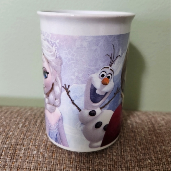 Disney "Frozen" mug with Elsa and Anna. 8oz mug. - Picture 2 of 4